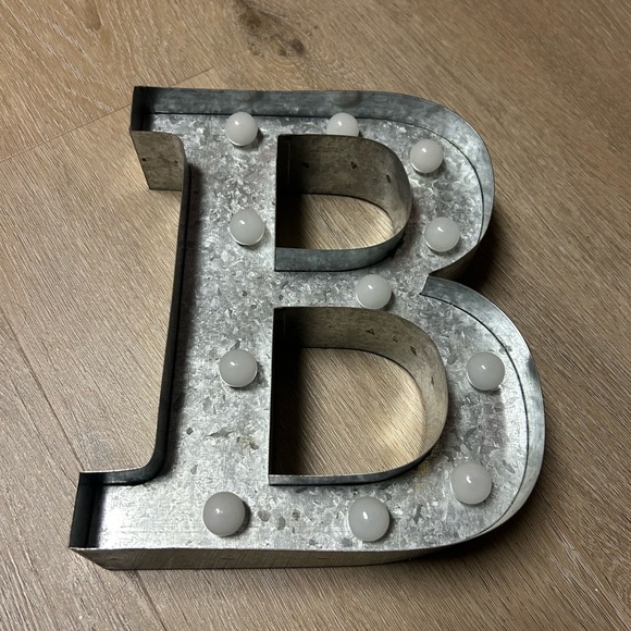 Hobby Lobby 'B' Metal Decor - Picture 1 of 3